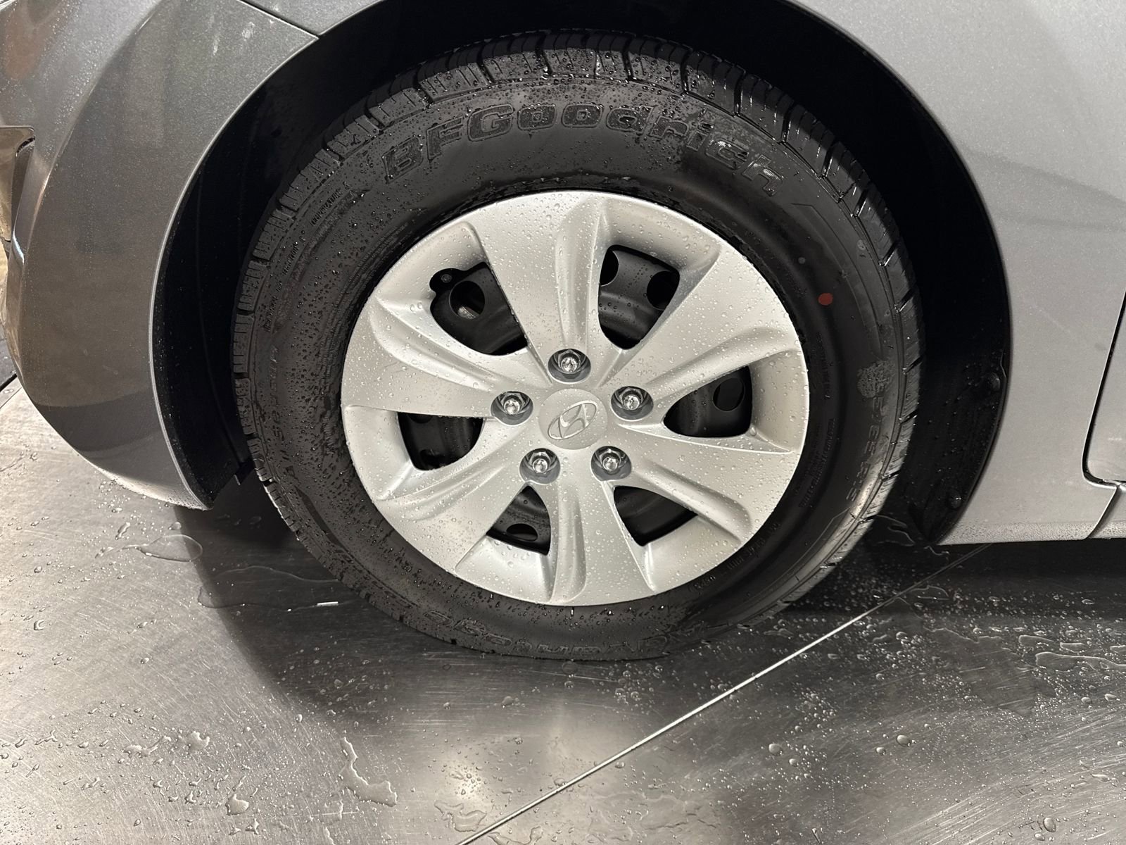 Used 2016 Hyundai Elantra SE image 2