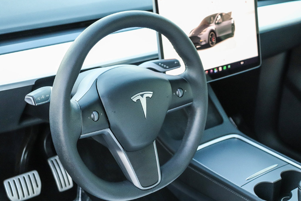Used 2023 Tesla Model Y Performance AWD/4WD image 23