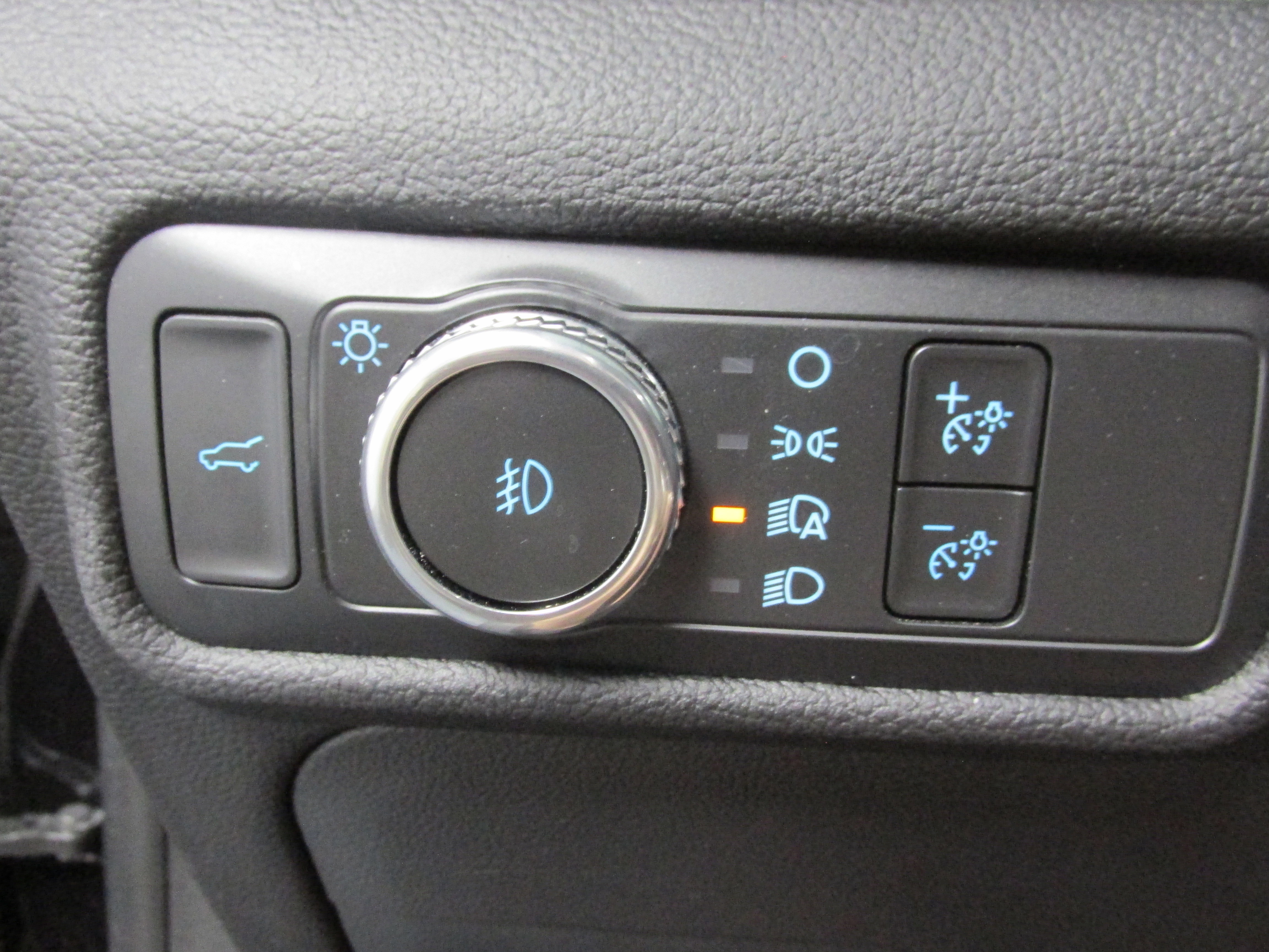 Used 2022 Ford Explorer XLT w/ Equipment Group 202A image 34