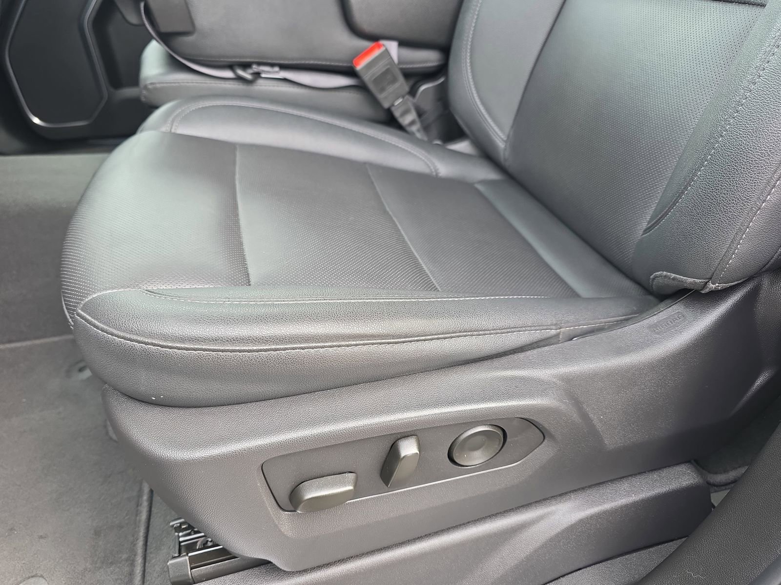 Used 2025 GMC Sierra 1500 SLT image 28