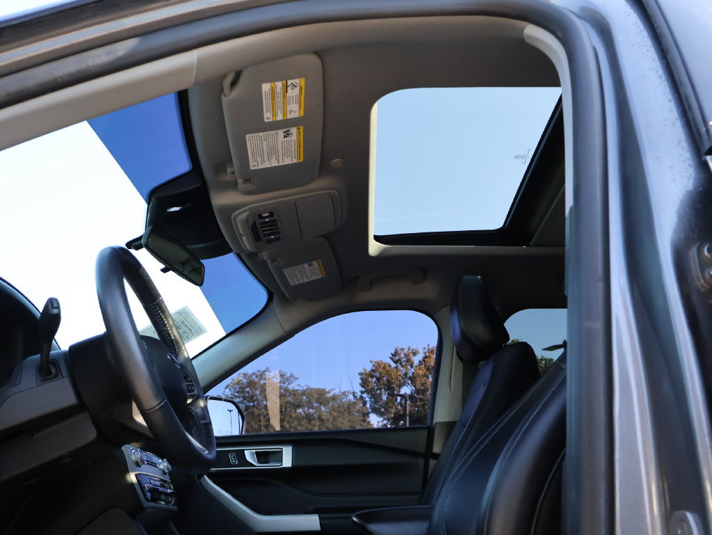 Used 2021 Ford Explorer XLT w/ Equipment Group 202A AWD/4WD image 35
