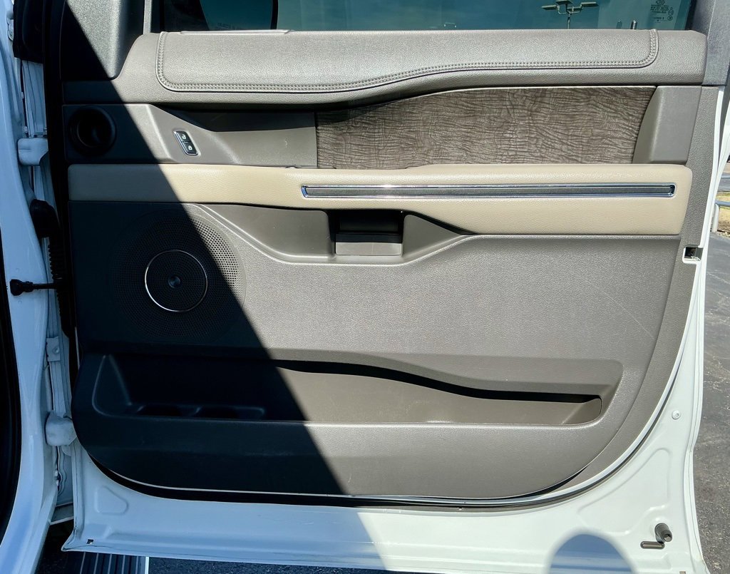 Used 2020 Ford Expedition Limited image 22