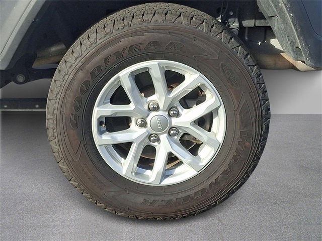 Used 2023 Jeep Gladiator Sport image 7