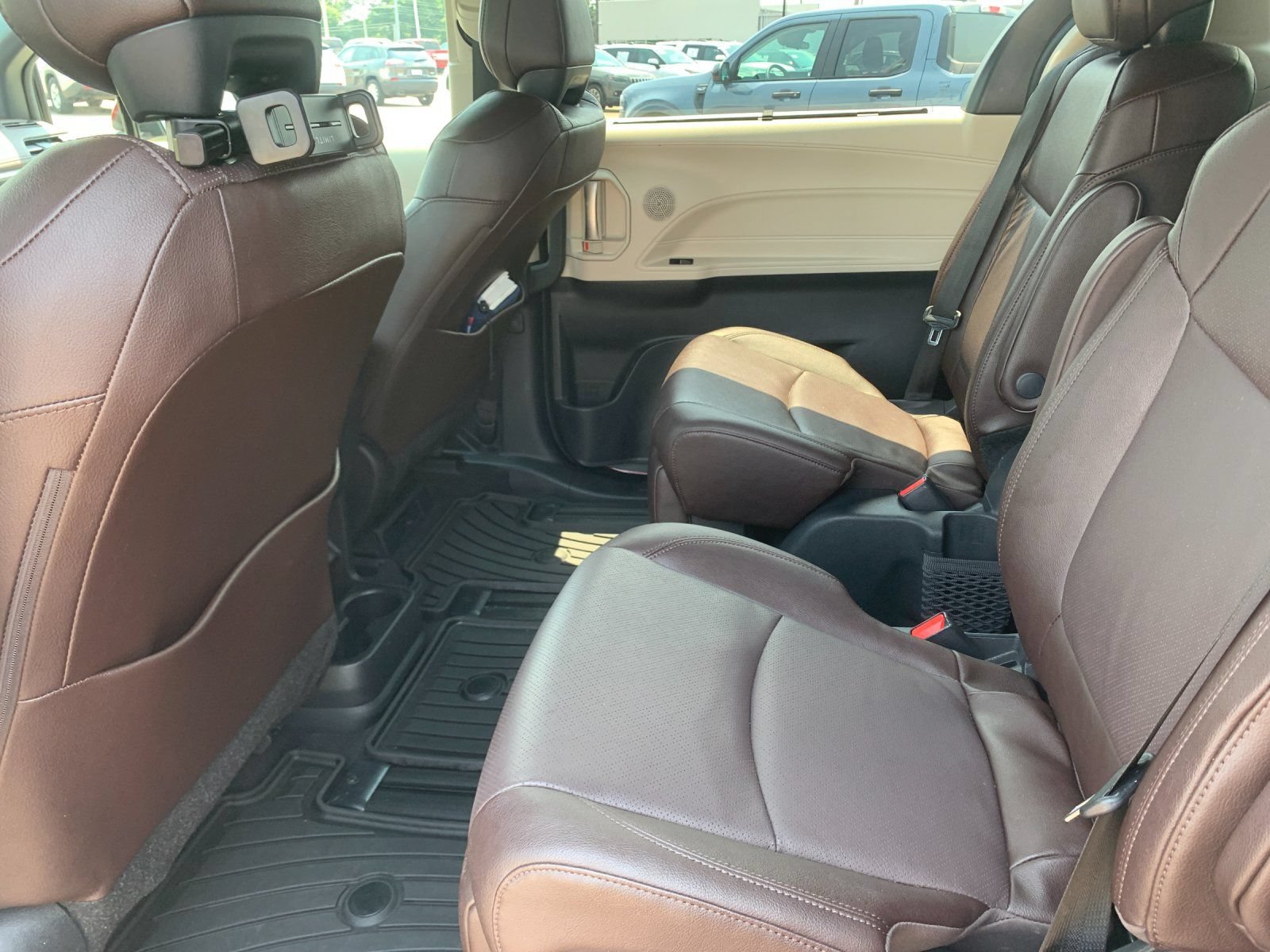 Used 2024 Toyota Sienna Platinum AWD/4WD image 15
