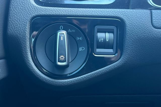 Used 2019 Volkswagen Golf R 4-Door image 32