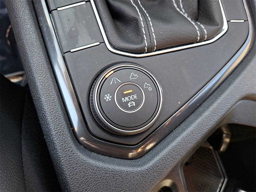 Used 2022 Volkswagen Tiguan SE image 23