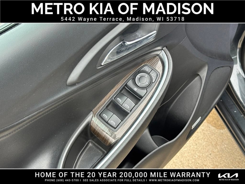 Used 2017 Chevrolet Malibu Premier w/ Driver Confidence Package FWD image 12