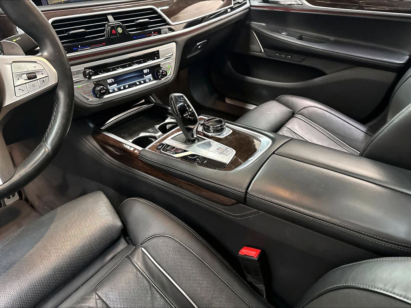 Used 2022 BMW 740i w/ M Sport Package RWD image 18