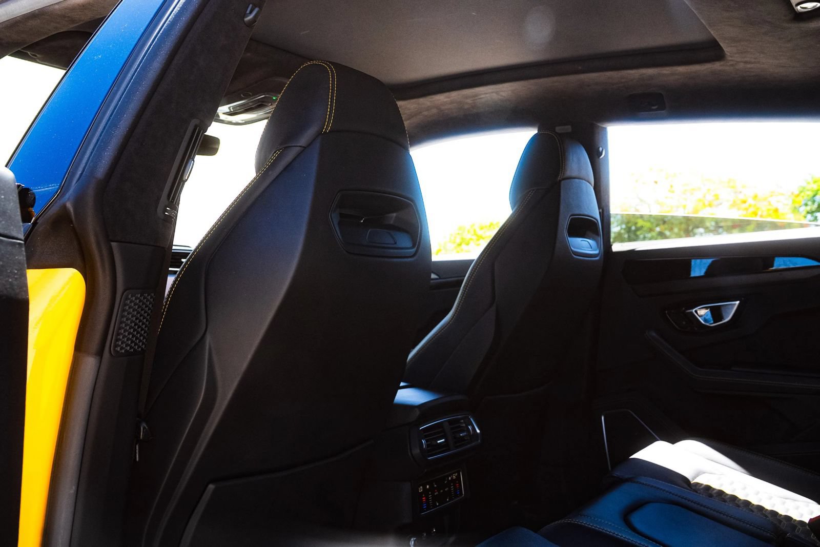 Used 2021 Lamborghini Urus AWD/4WD image 29