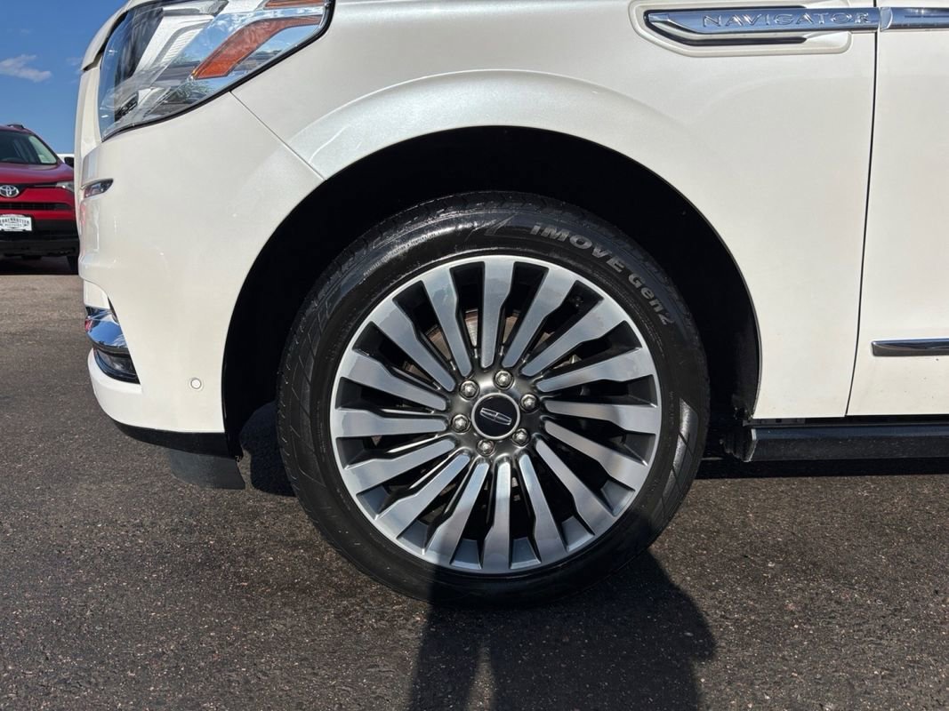 Used 2018 Lincoln Navigator Reserve w/ Technology Package AWD/4WD image 11