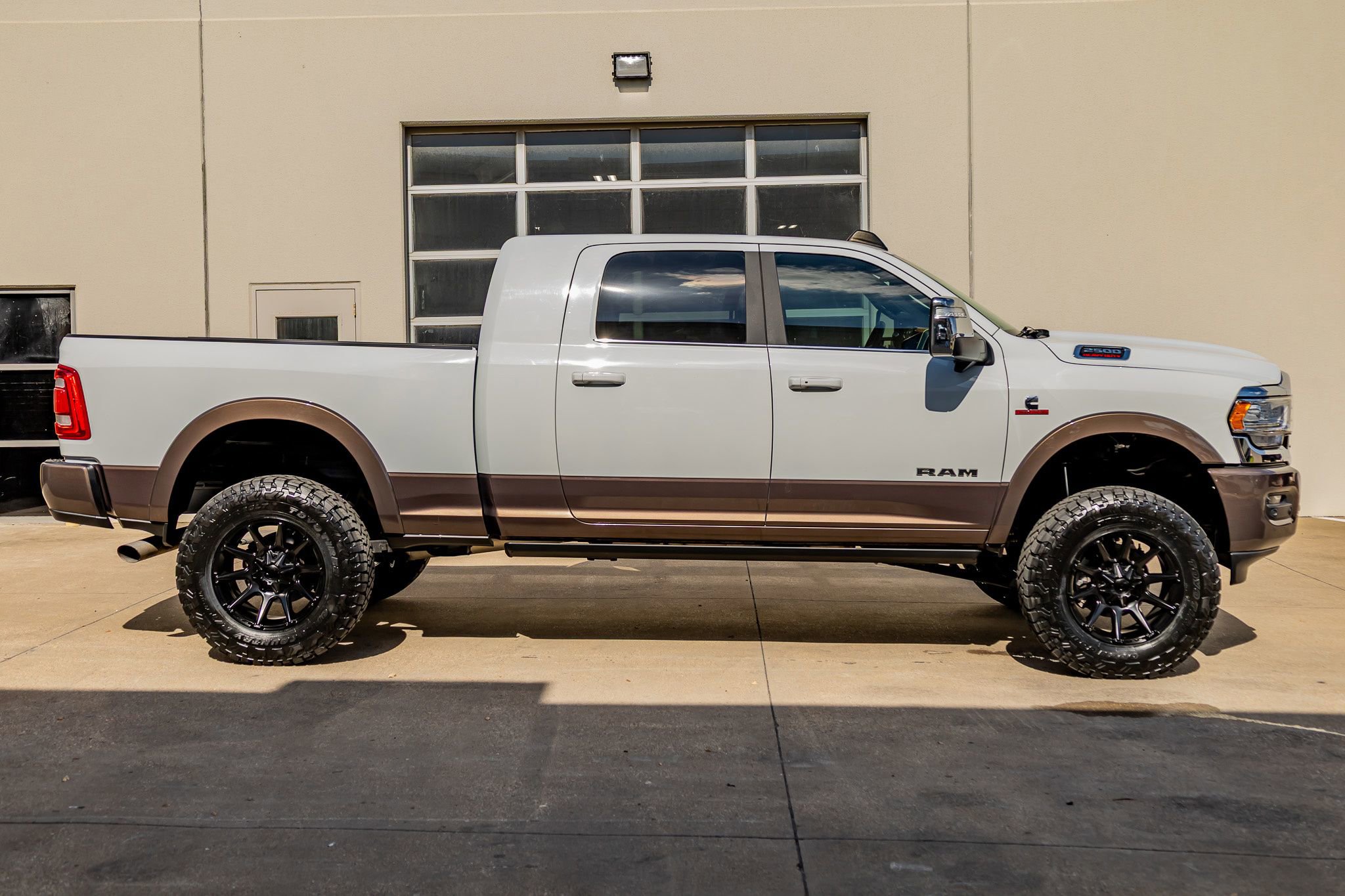 Used 2024 RAM 2500 Limited w/ Safety Group image 11