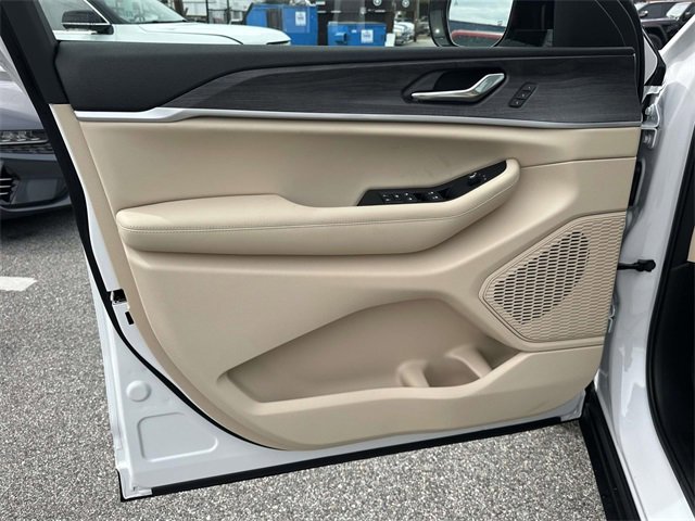 New 2025 Jeep Grand Cherokee Limited image 22