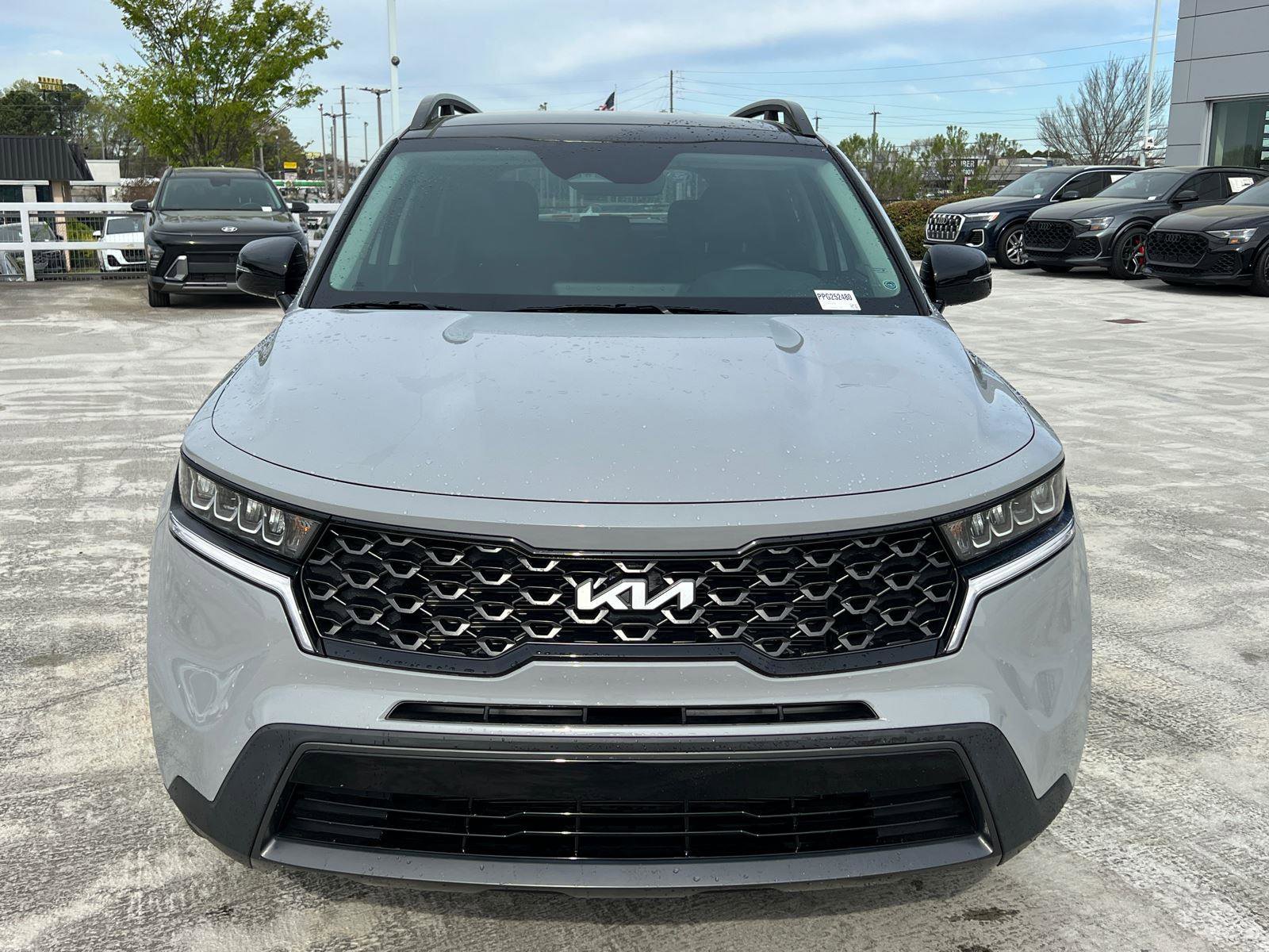 Used 2023 Kia Sorento S w/ Panoramic Sunroof Package image 2