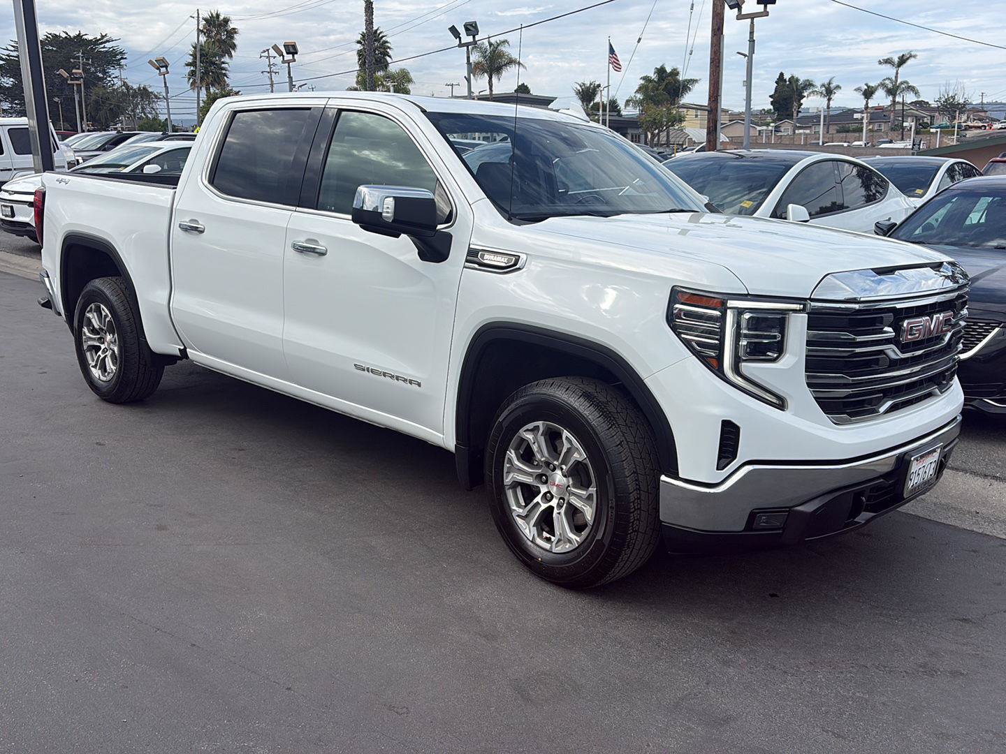 Used 2023 GMC Sierra 1500 SLT w/ SLT Convenience Package AWD/4WD image 2