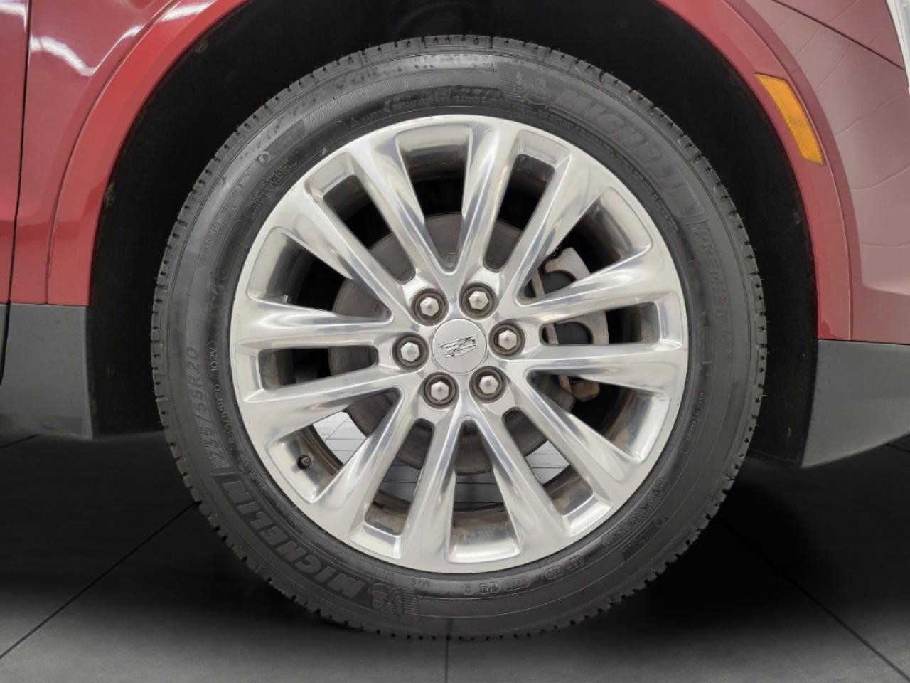 Used 2017 Cadillac XT5 Platinum image 3