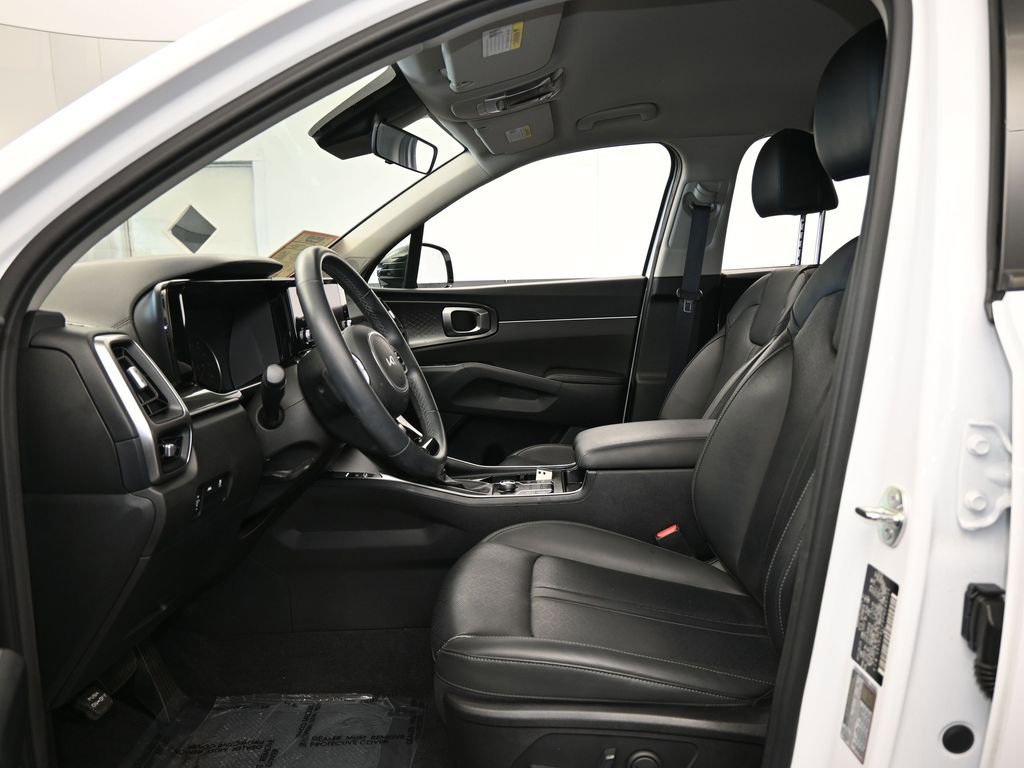 Used 2023 Kia Sorento S image 11
