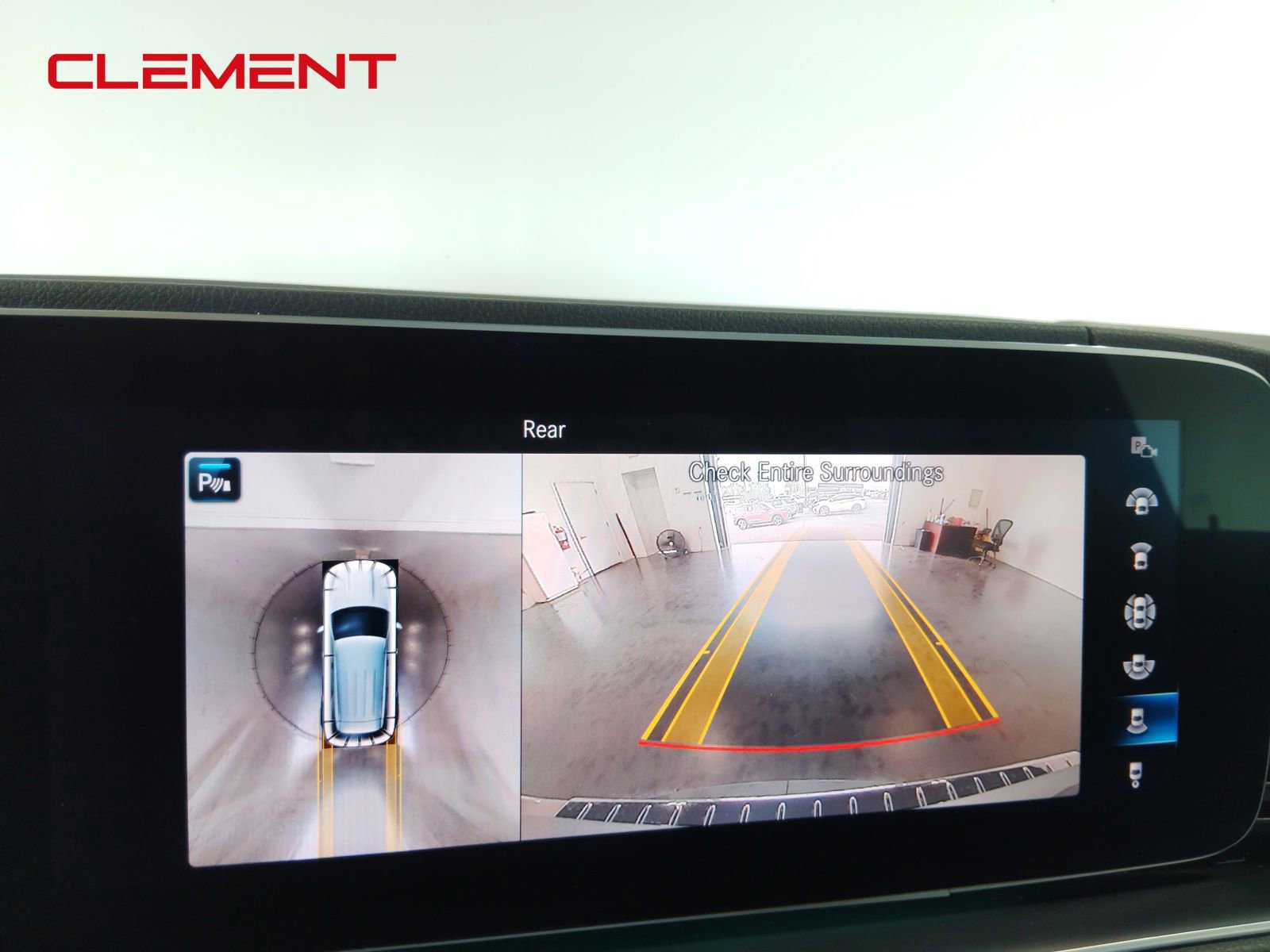 Used 2020 Mercedes-Benz GLE 350 4MATIC w/ MBUX Technology Package image 28