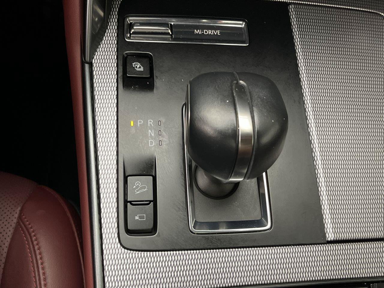 Certified 2025 MAZDA CX-70 Plug-In Hybrid w/ Premium Plus AWD/4WD image 24