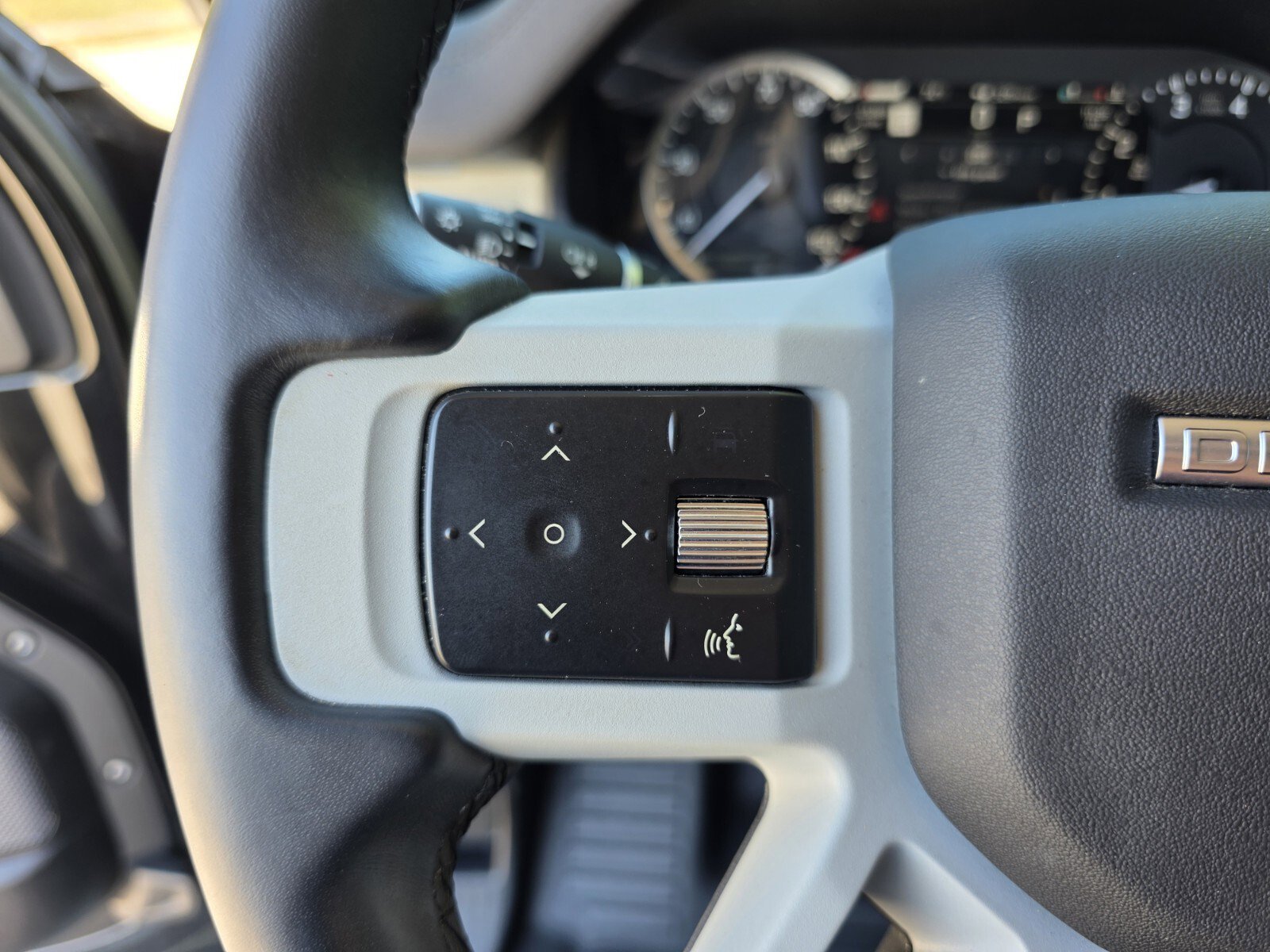 Used 2023 Land Rover Defender 110 image 19