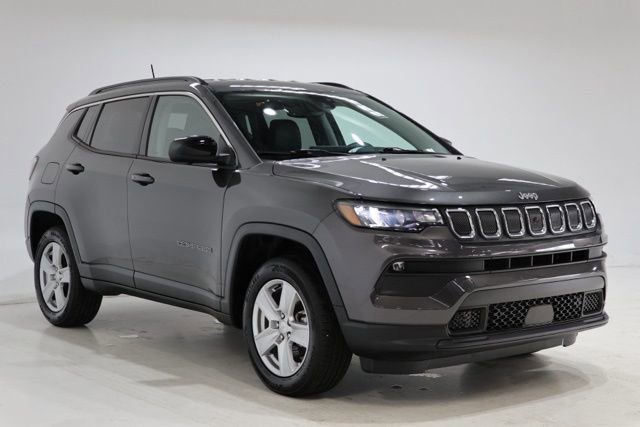 Used 2022 Jeep Compass Latitude w/ Convenience Group AWD/4WD image 1