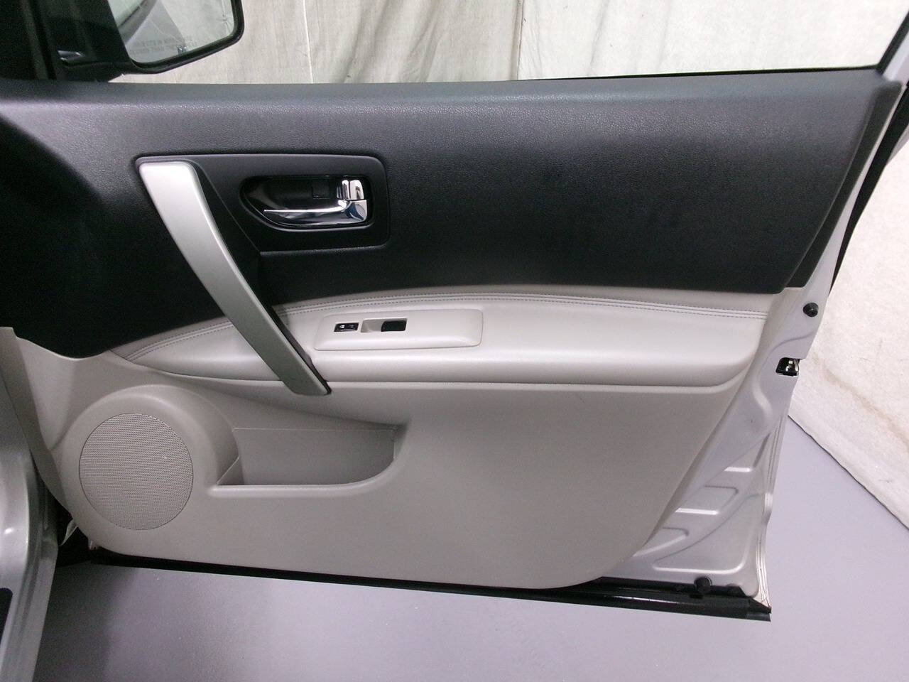 Used 2012 Nissan Rogue SL AWD/4WD image 28
