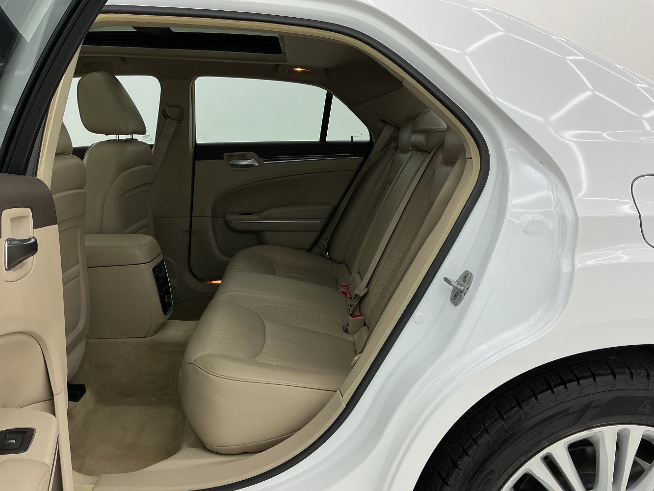 Used 2011 Chrysler 300 C AWD/4WD image 20
