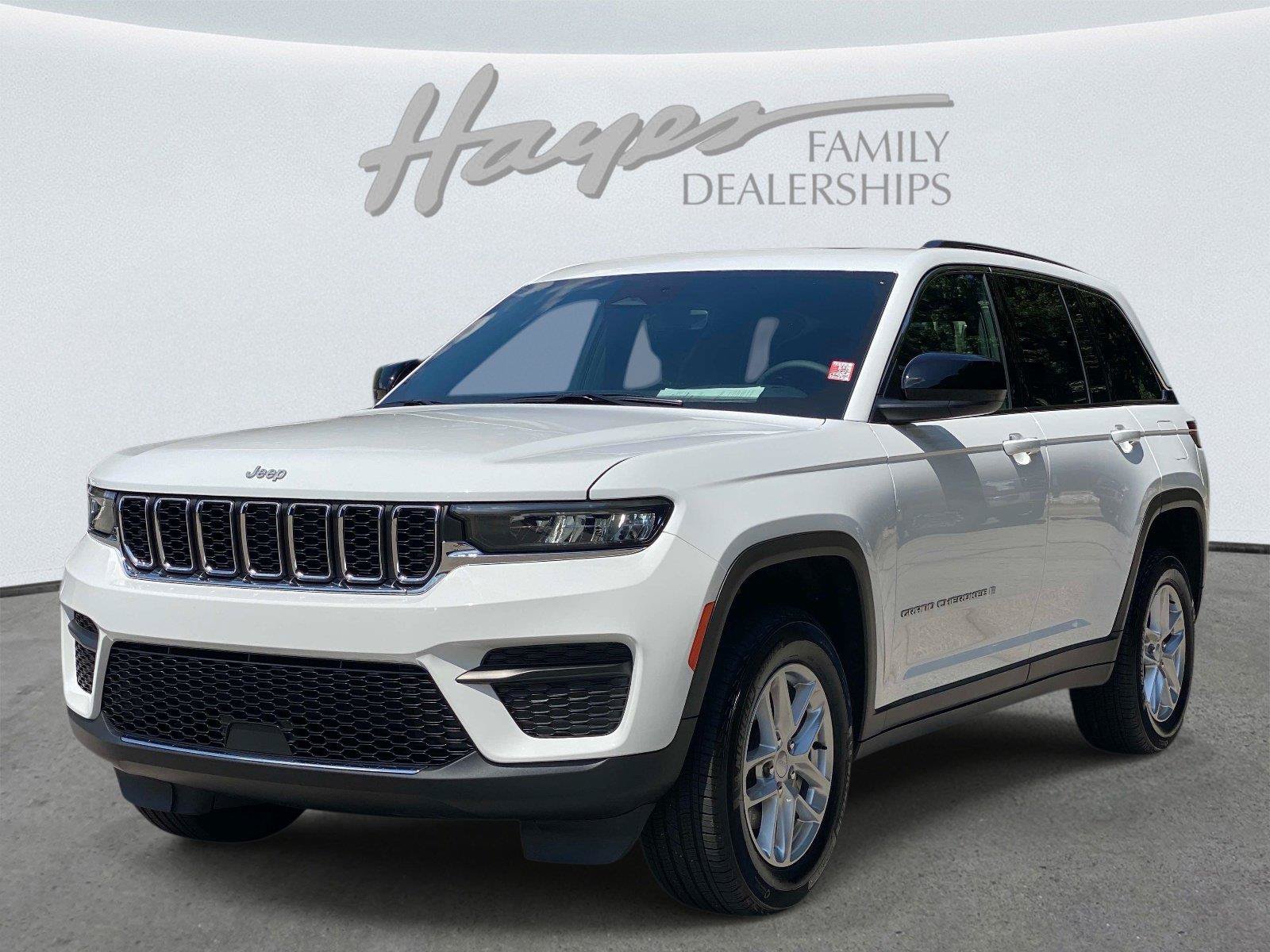 Used 2025 Jeep Grand Cherokee Laredo X w/ Luxury Tech Group I RWD image 10