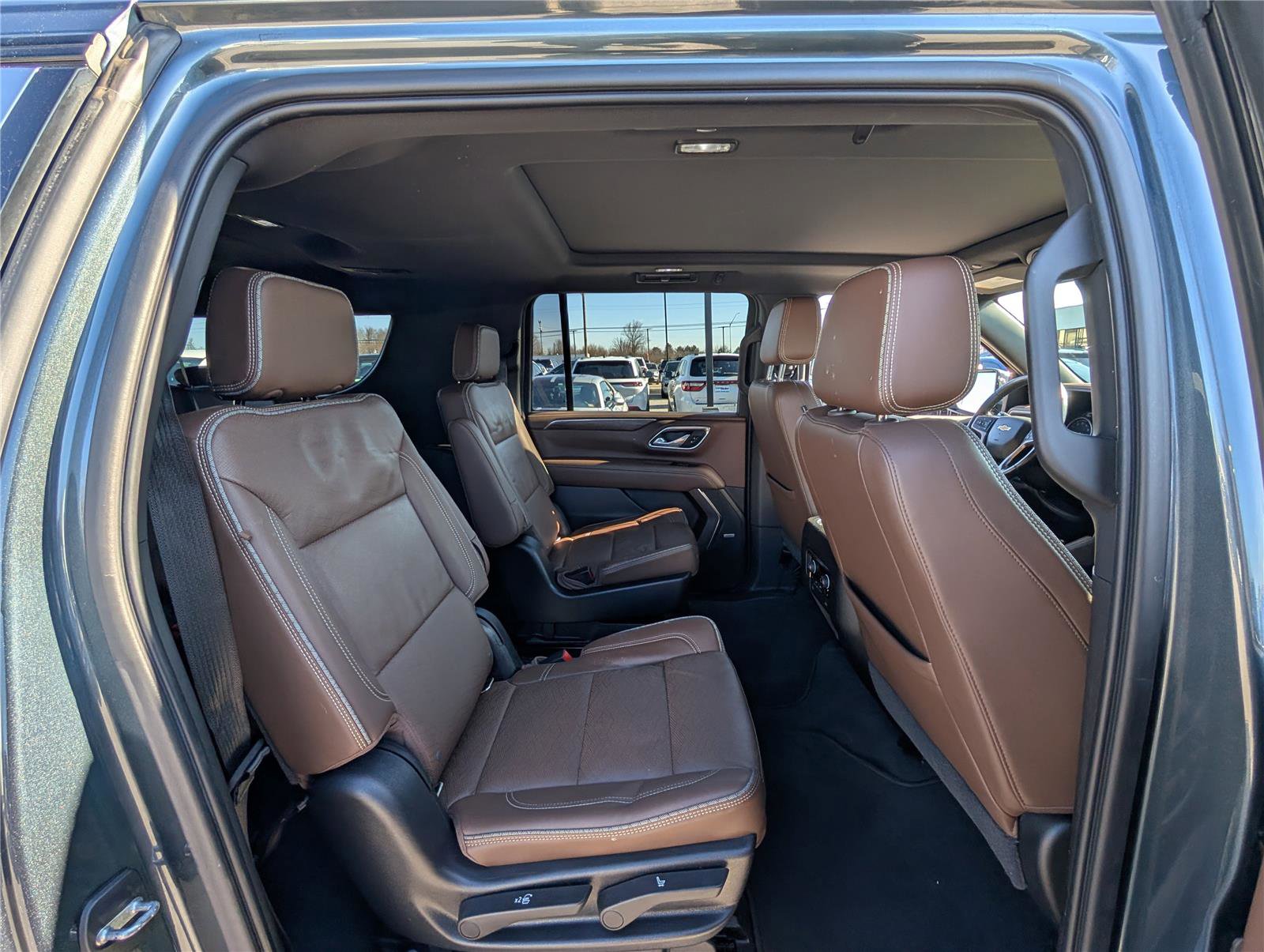 Used 2021 Chevrolet Suburban High Country w/ Premium Package image 12