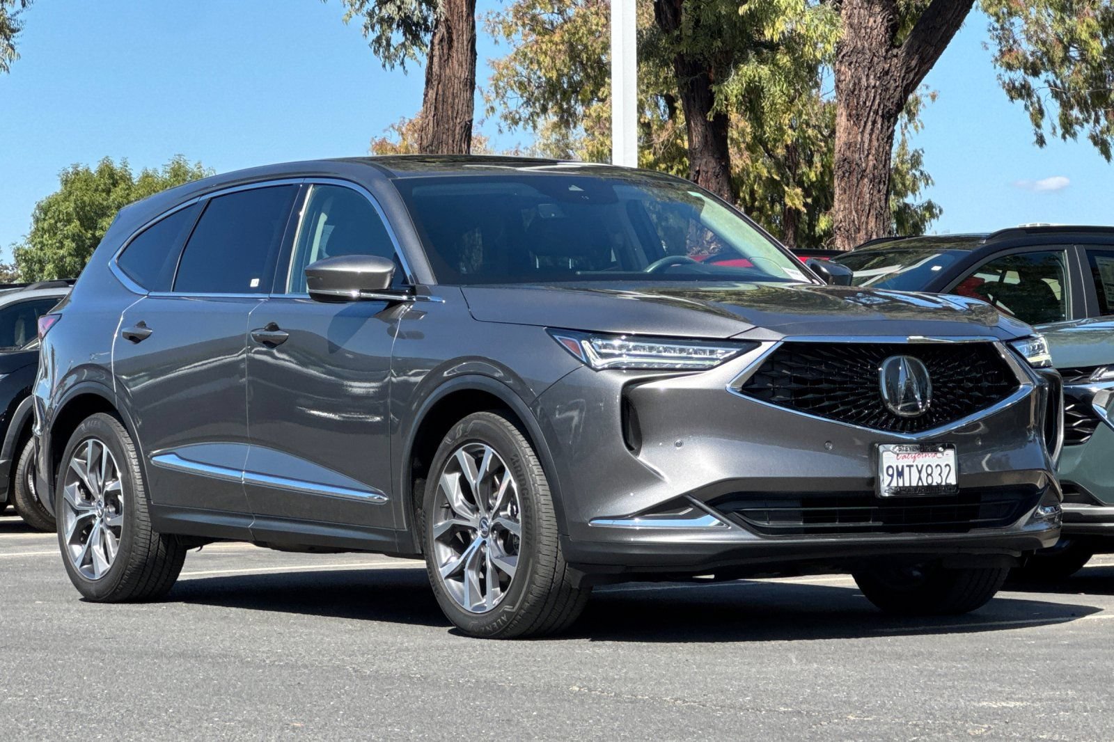 Used 2024 Acura MDX w/ Technology Package AWD/4WD image 2