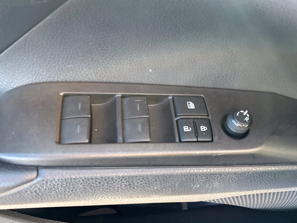 Used 2021 Toyota Camry SE FWD image 8