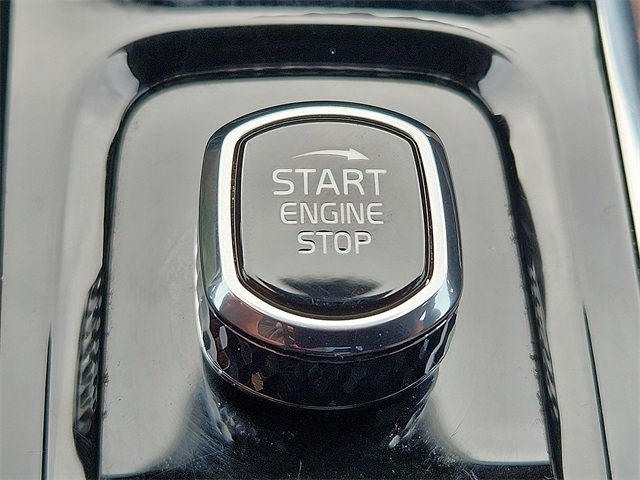 Used 2024 Volvo XC60 B5 Plus image 23