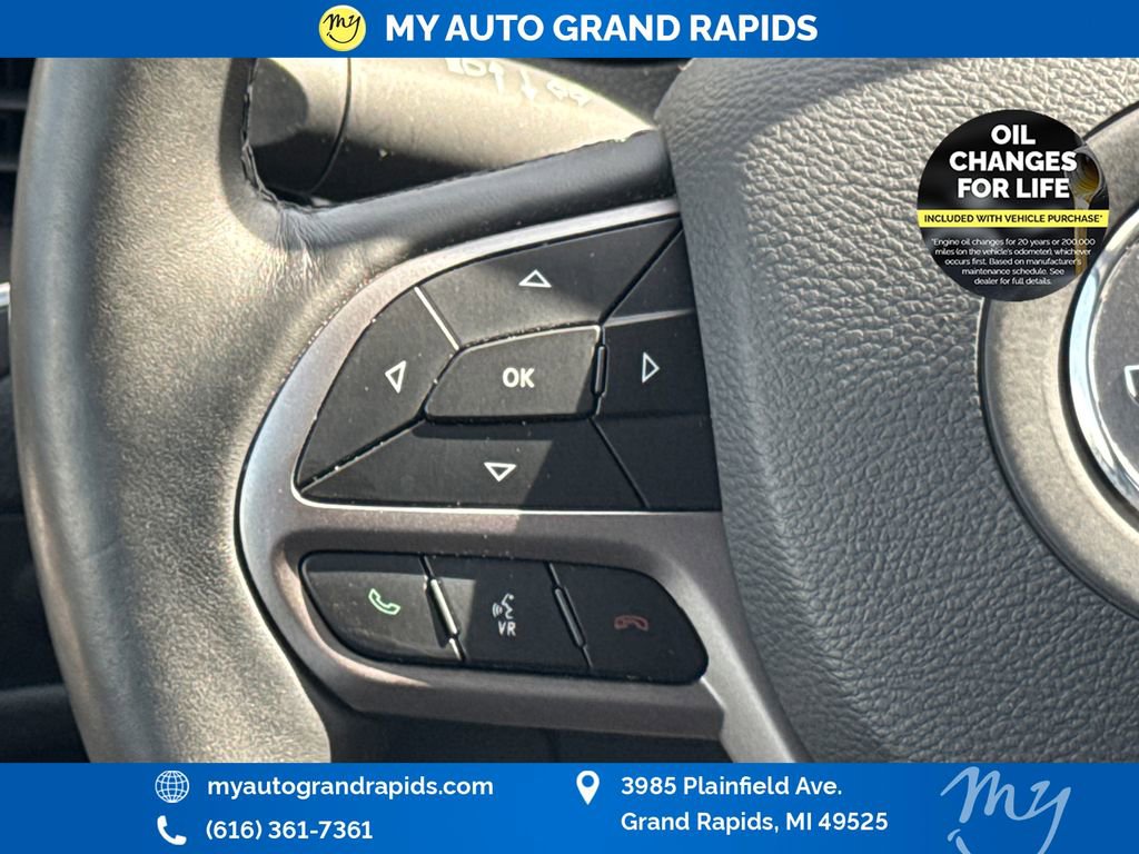 Used 2019 Jeep Cherokee Latitude w/ Cold Weather Group AWD/4WD image 15