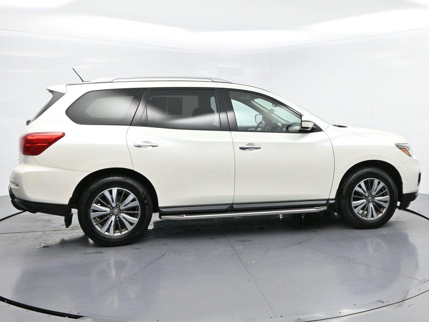 Used 2017 Nissan Pathfinder SV w/ SV Tech Package AWD/4WD image 8