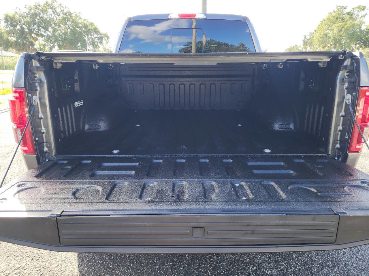Used 2015 Ford F150 Platinum w/ Max Trailer Tow Package image 26