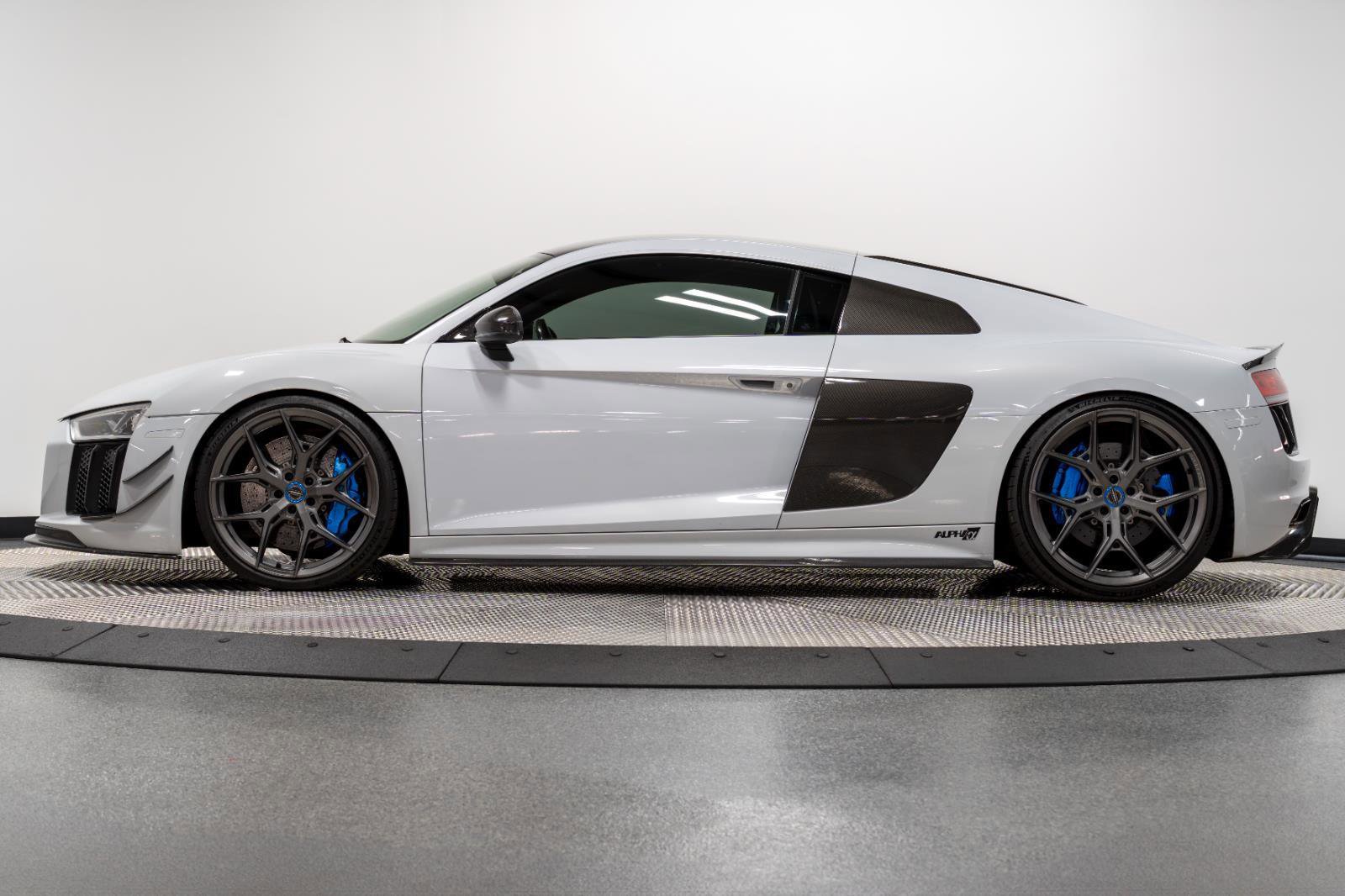 Used 2017 Audi R8 V10 plus w/ Full Leather Package image 9