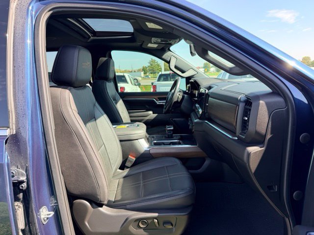 Used 2022 Chevrolet Silverado 1500 High Country w/ High Country Premium Package AWD/4WD image 11