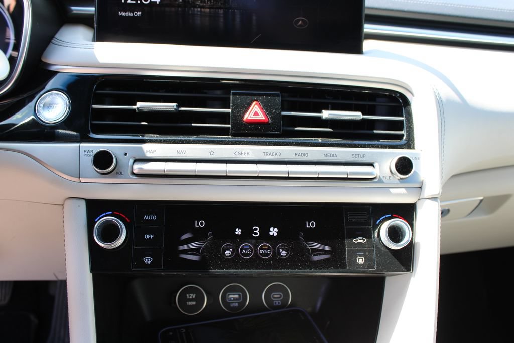 Used 2024 Genesis G70 2.5T image 17