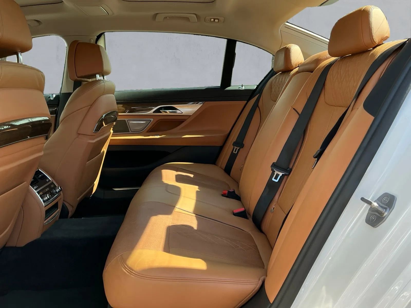 Used 2016 BMW 750i xDrive image 14