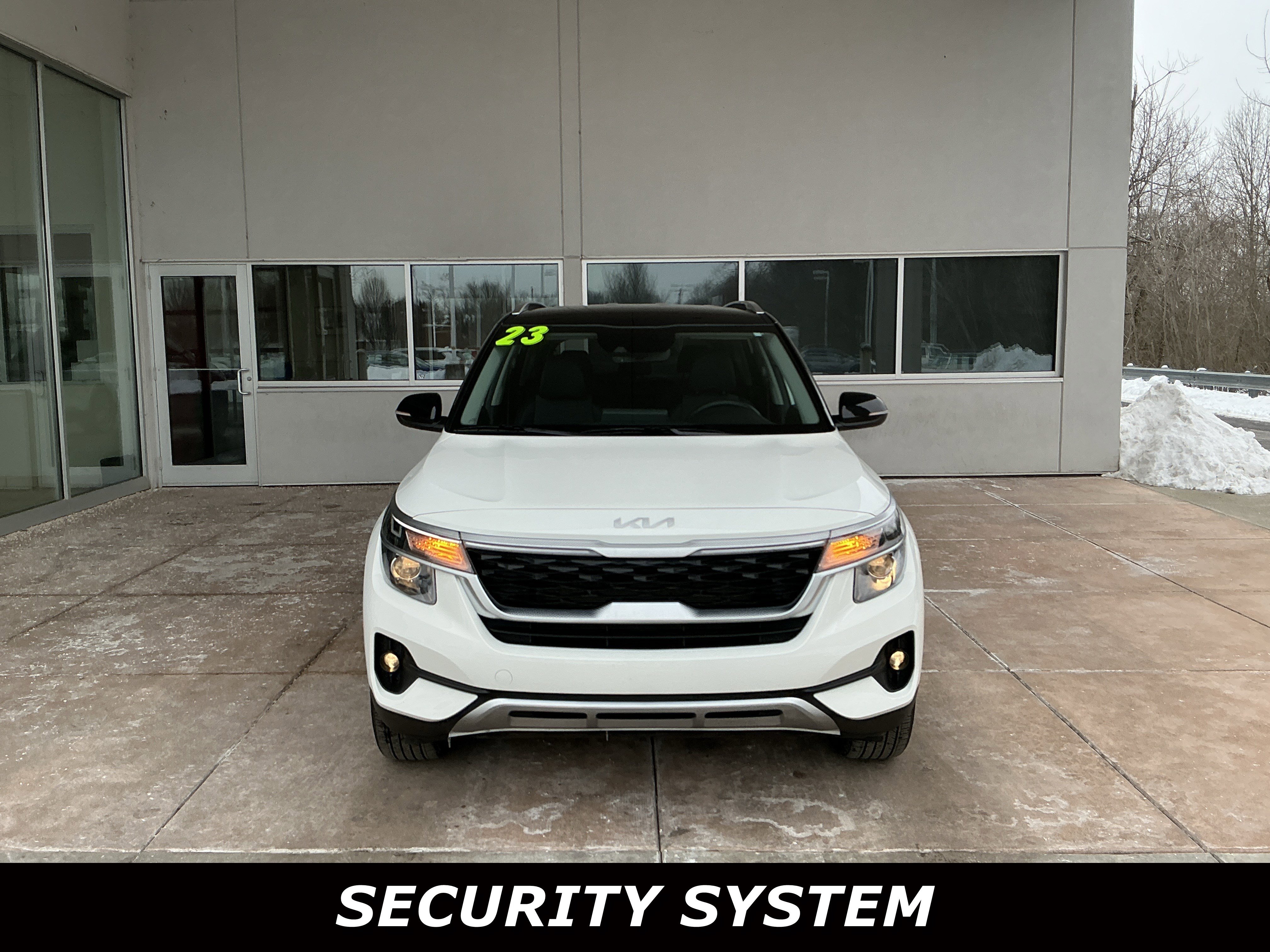 Used 2023 Kia Seltos S w/ Navigation Package image 2