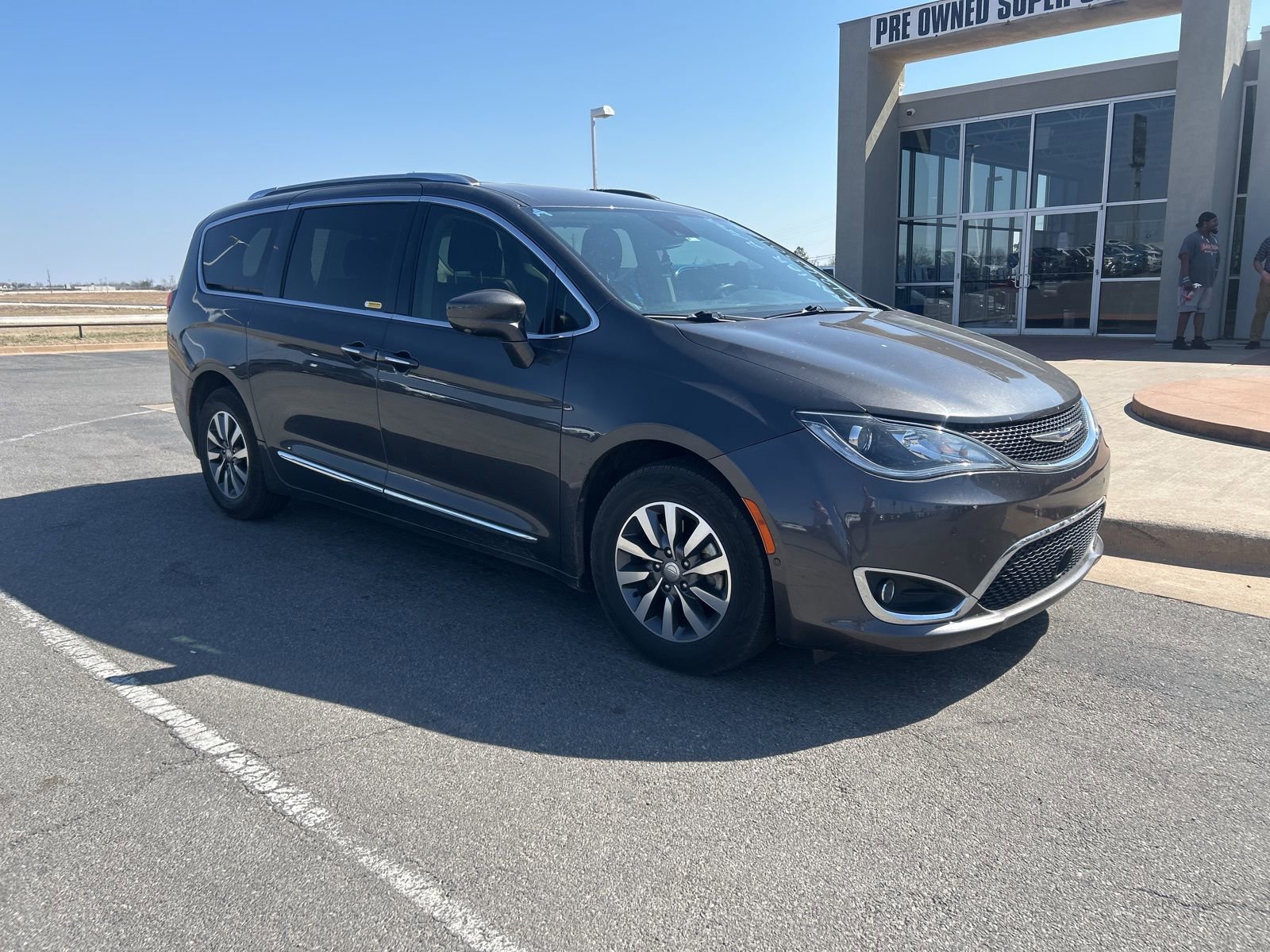 Used 2020 Chrysler Pacifica Touring-L Plus image 3