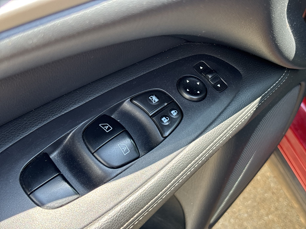 Used 2018 Nissan Pathfinder Platinum AWD/4WD image 14