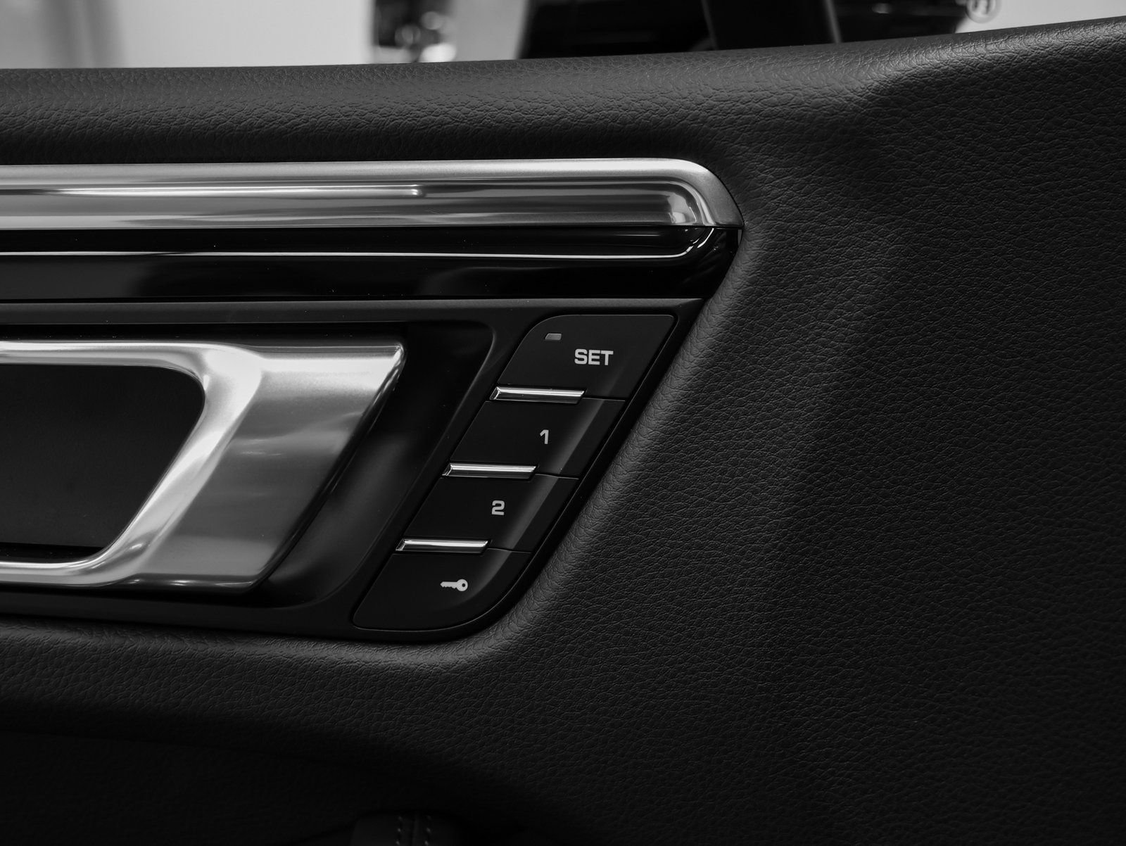 Certified 2026 Porsche Macan image 31