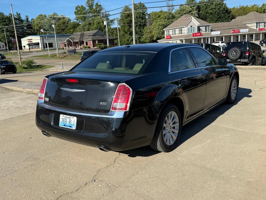 Used 2014 Chrysler 300 w/ Driver Convenience Group RWD image 6
