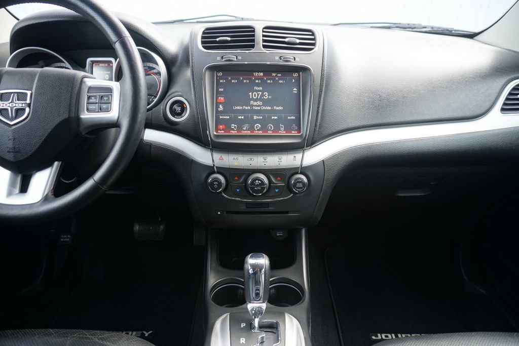 Used 2015 Dodge Journey R/T w/ Flexible Seating Group image 25