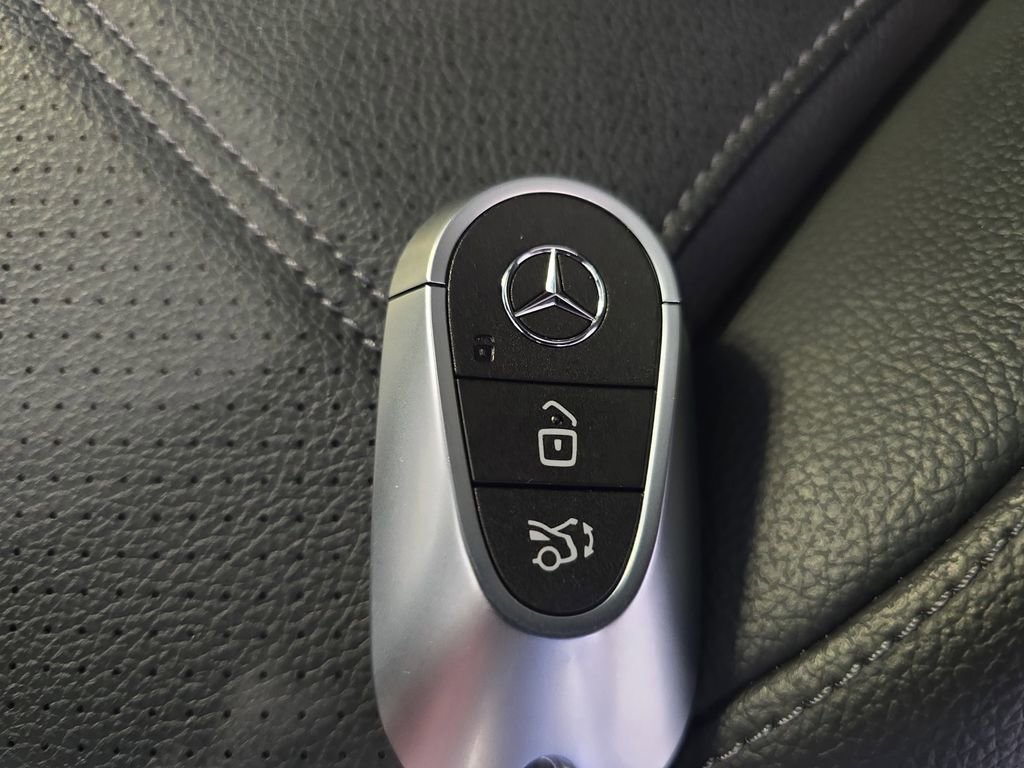 Used 2023 Mercedes-Benz GLC 300 4MATIC image 36