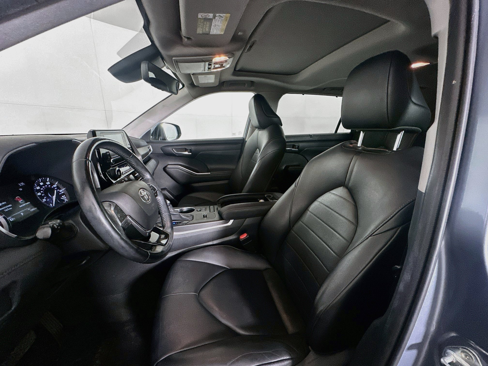Used 2020 Toyota Highlander XLE FWD image 13