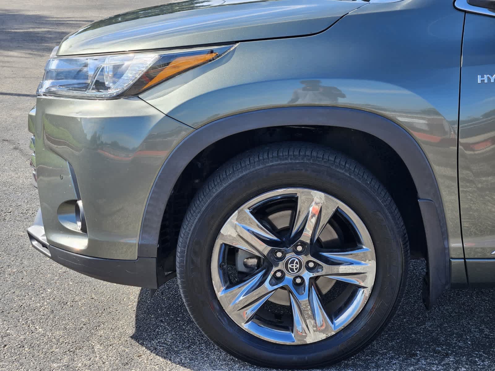 Used 2019 Toyota Highlander Limited Platinum w/ Carpet Mat Package (TMS) AWD/4WD image 8