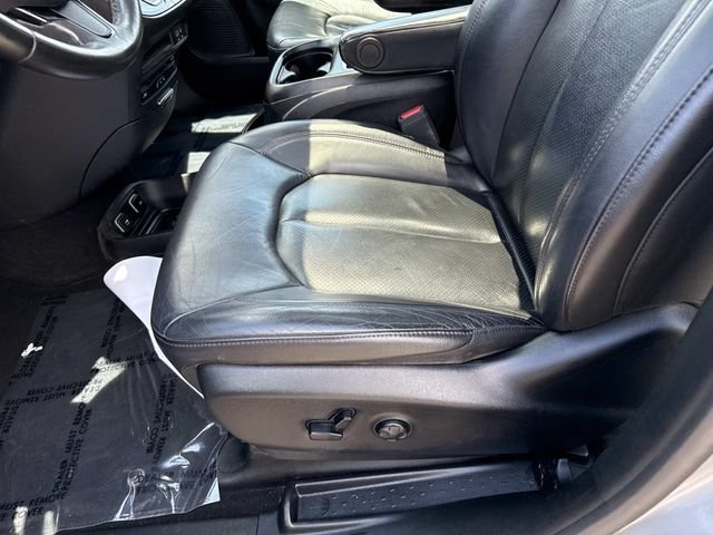 Used 2020 Chrysler Pacifica Touring-L FWD image 15