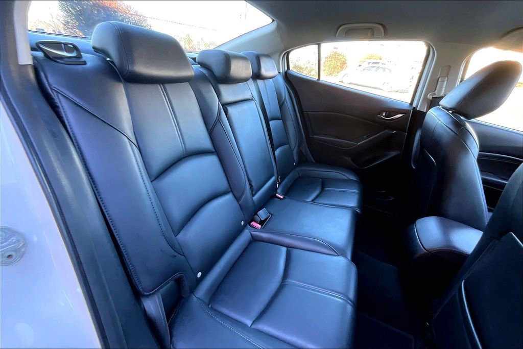 Used 2018 MAZDA MAZDA3 Touring image 21