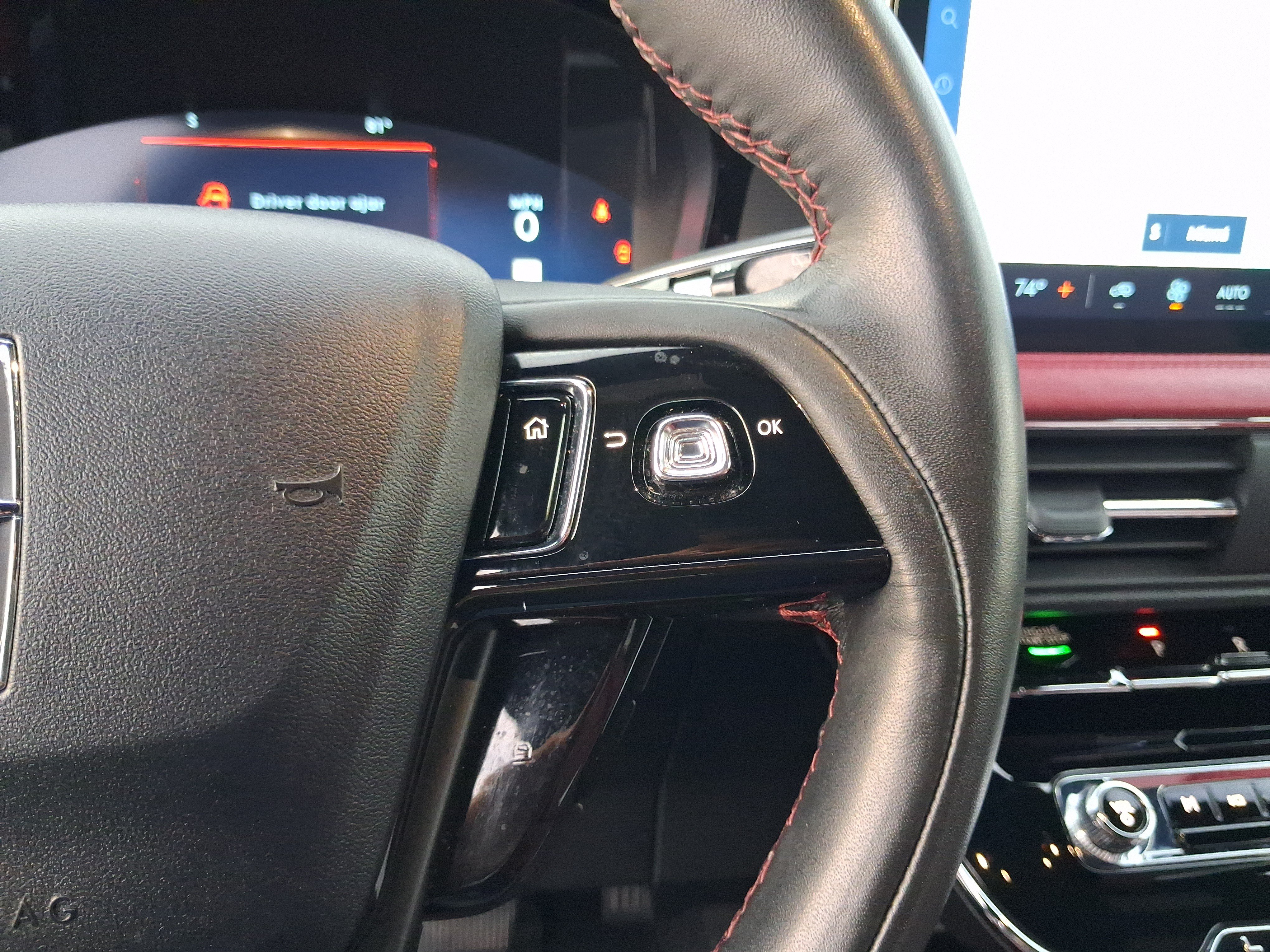 Used 2024 Lincoln Corsair Reserve w/ Jet Appearance Package FWD image 17